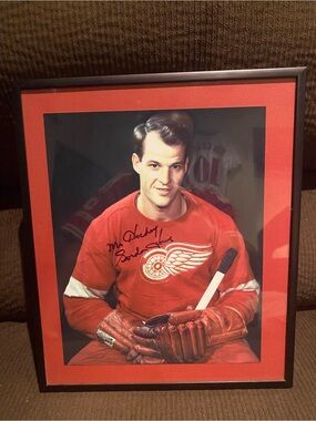 GORDIE HOWE Signed 12”x 10”PHOTO FRAME RED WINGS & COA
